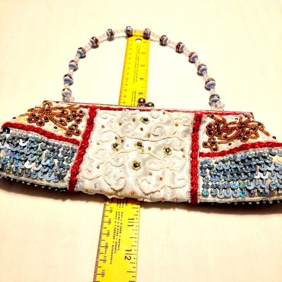 Beaded and sequined evening bag - Picture 5 of 8